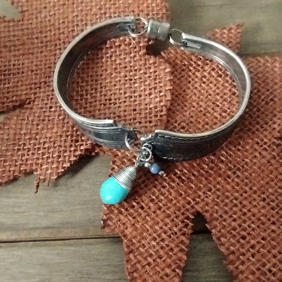 Vintage Rustic Boho Style Howlite Turquoise Dangle Bangle Bracelet - Picture 5 of 6